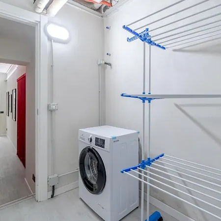 Апартаменты Guesthost - La Del Regio! Chic &