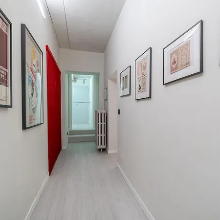 Guesthost - La Del Regio! Chic & Апартаменты *