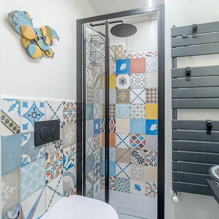 Апартаменты Guesthost - La Del Regio! Chic & *