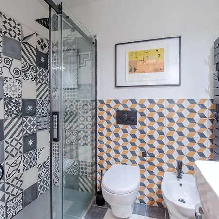 Guesthost - La Del Regio! Chic & *